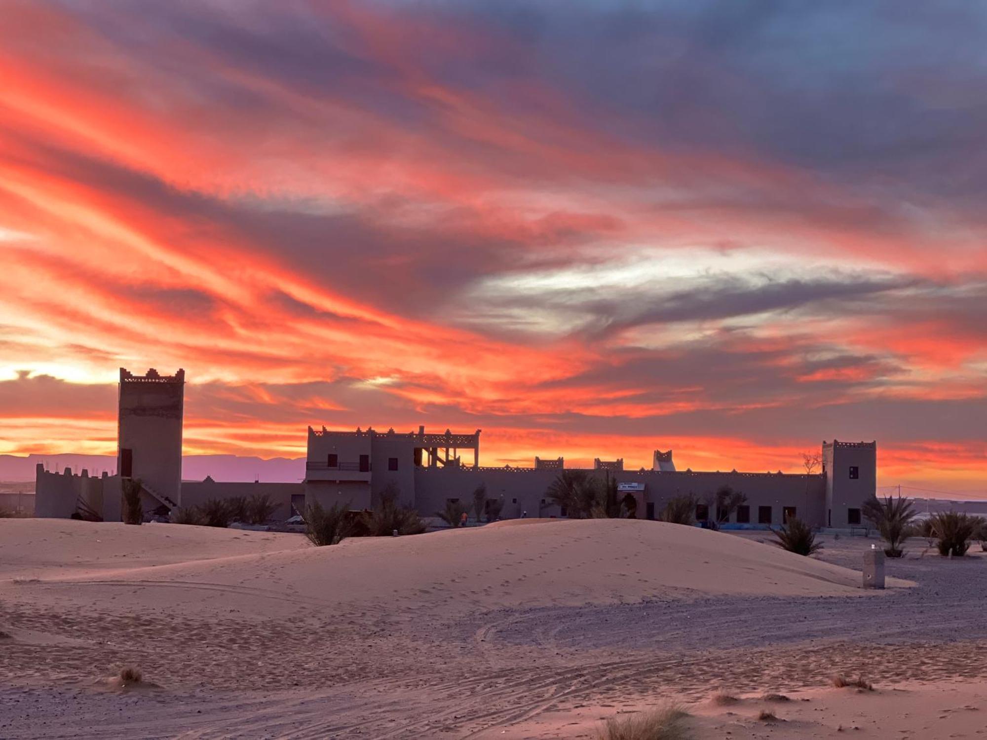 Hotel Camping Les Roses Des Dunes & Piscine 梅尔祖卡 外观 照片