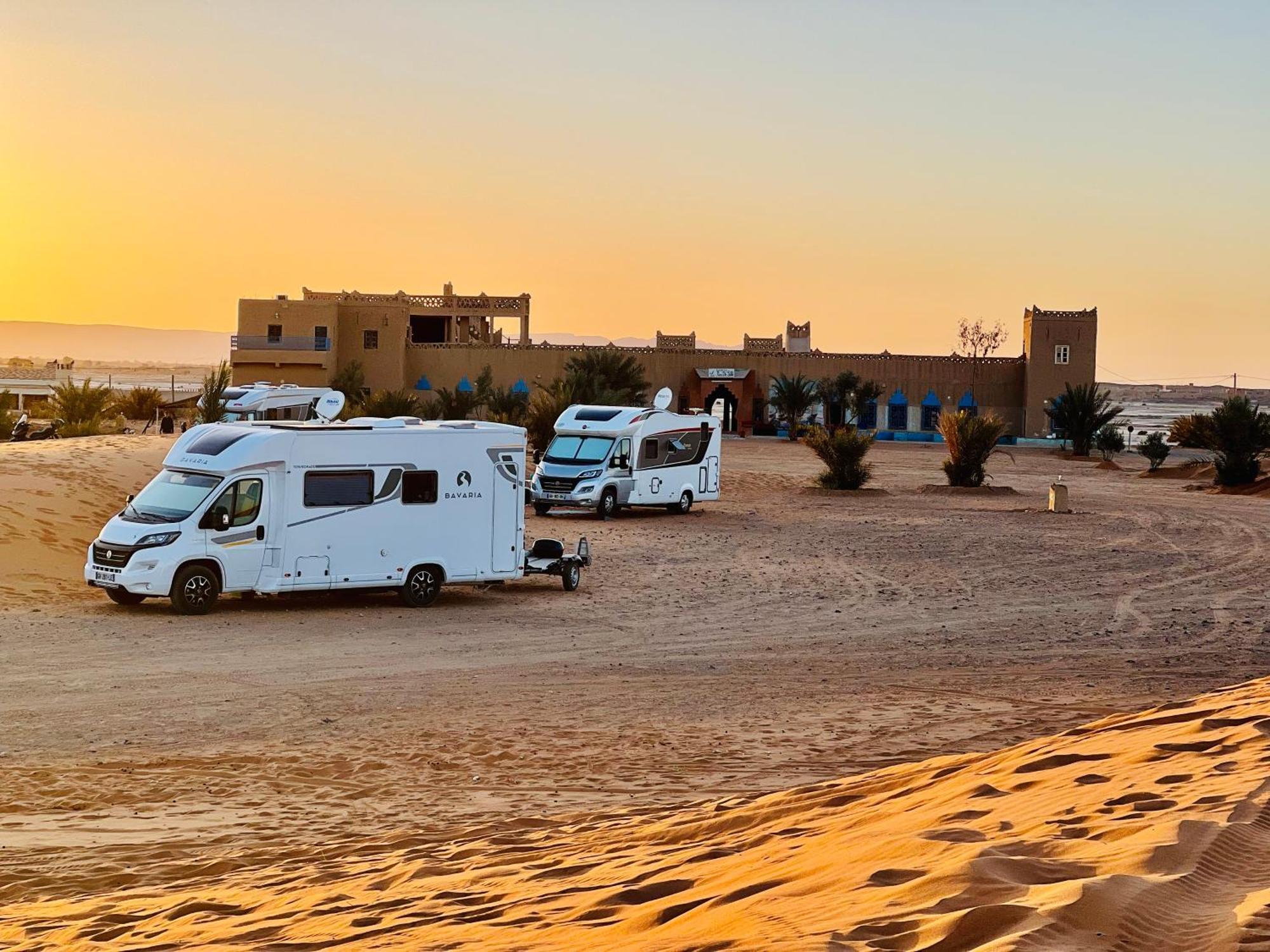 Hotel Camping Les Roses Des Dunes & Piscine 梅尔祖卡 外观 照片
