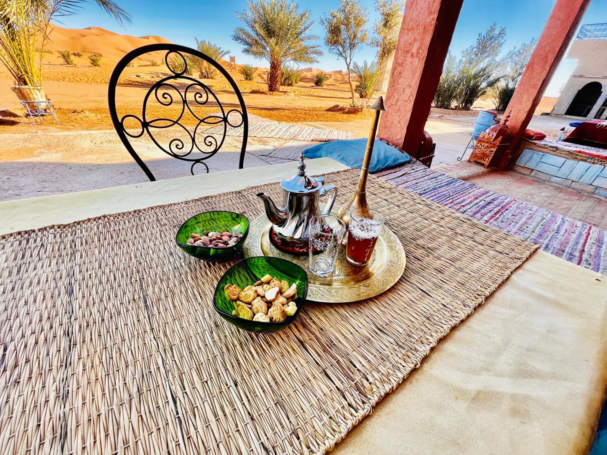Hotel Camping Les Roses Des Dunes & Piscine 梅尔祖卡 外观 照片