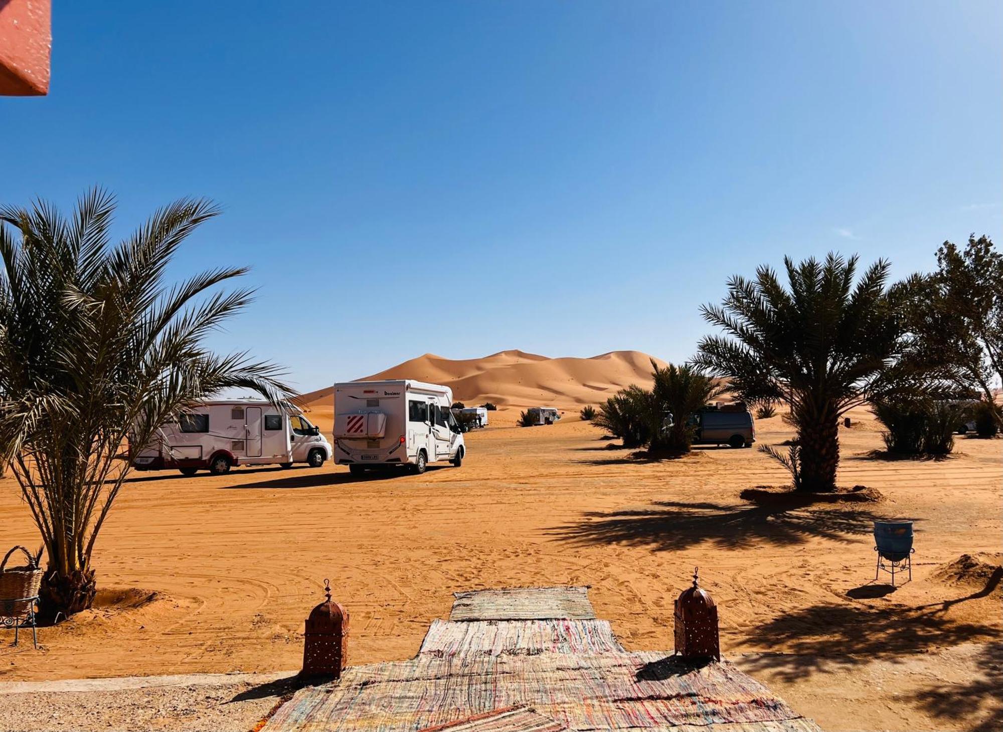 Hotel Camping Les Roses Des Dunes & Piscine 梅尔祖卡 外观 照片
