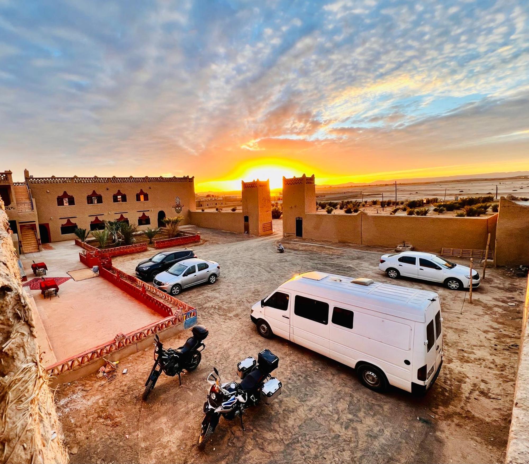 Hotel Camping Les Roses Des Dunes & Piscine 梅尔祖卡 外观 照片