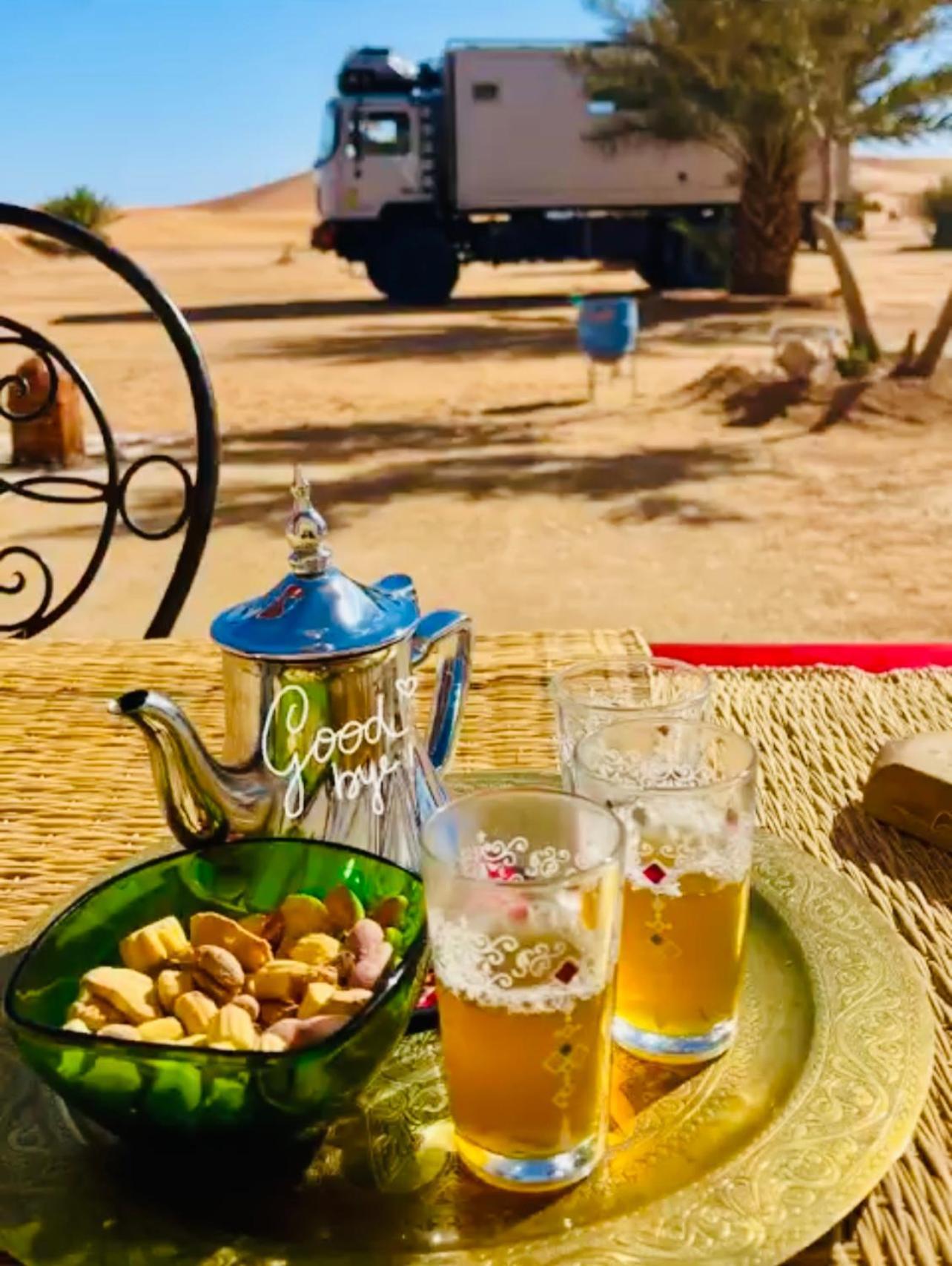 Hotel Camping Les Roses Des Dunes & Piscine 梅尔祖卡 外观 照片