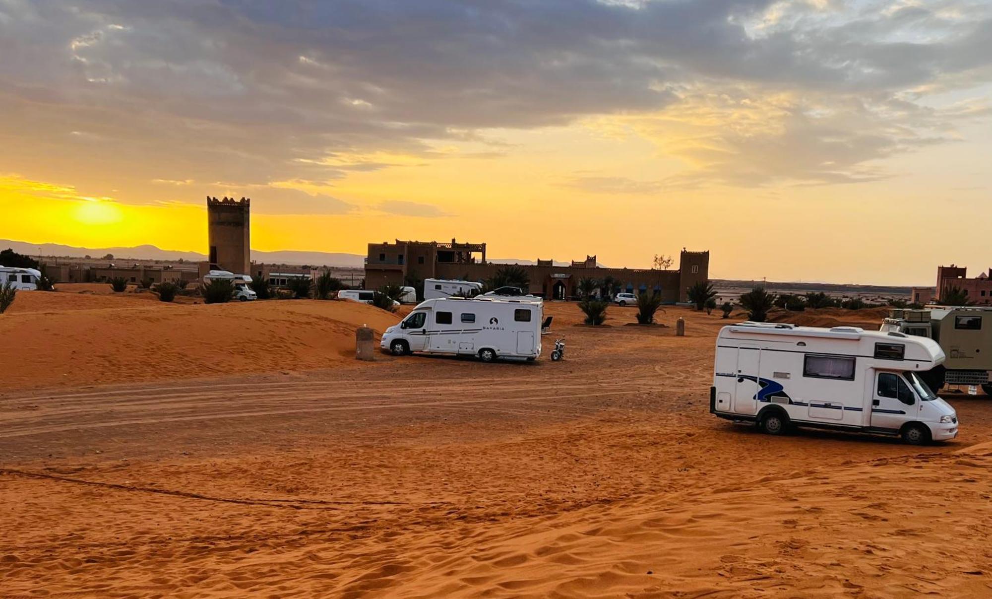 Hotel Camping Les Roses Des Dunes & Piscine 梅尔祖卡 外观 照片