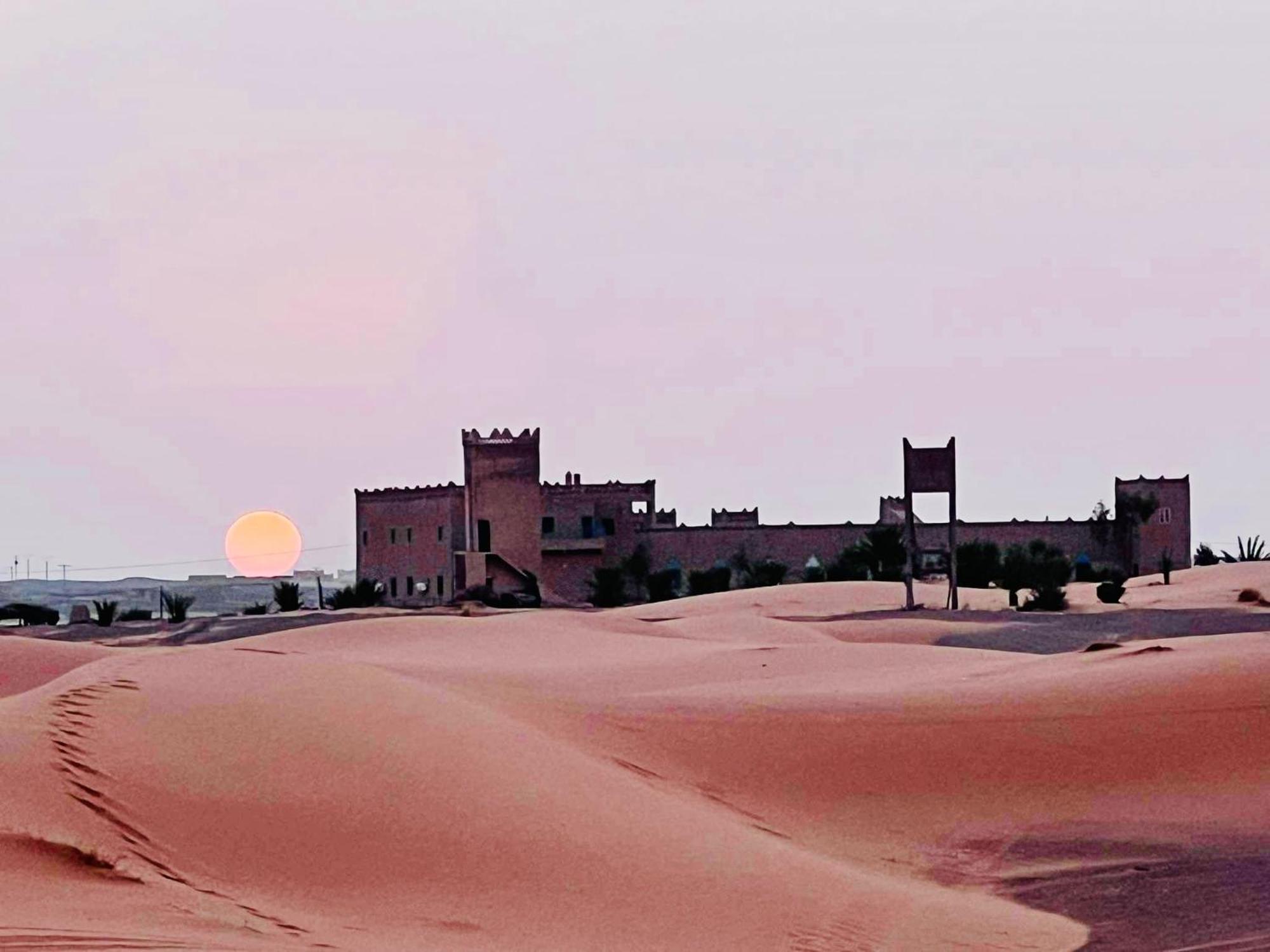 Hotel Camping Les Roses Des Dunes & Piscine 梅尔祖卡 外观 照片