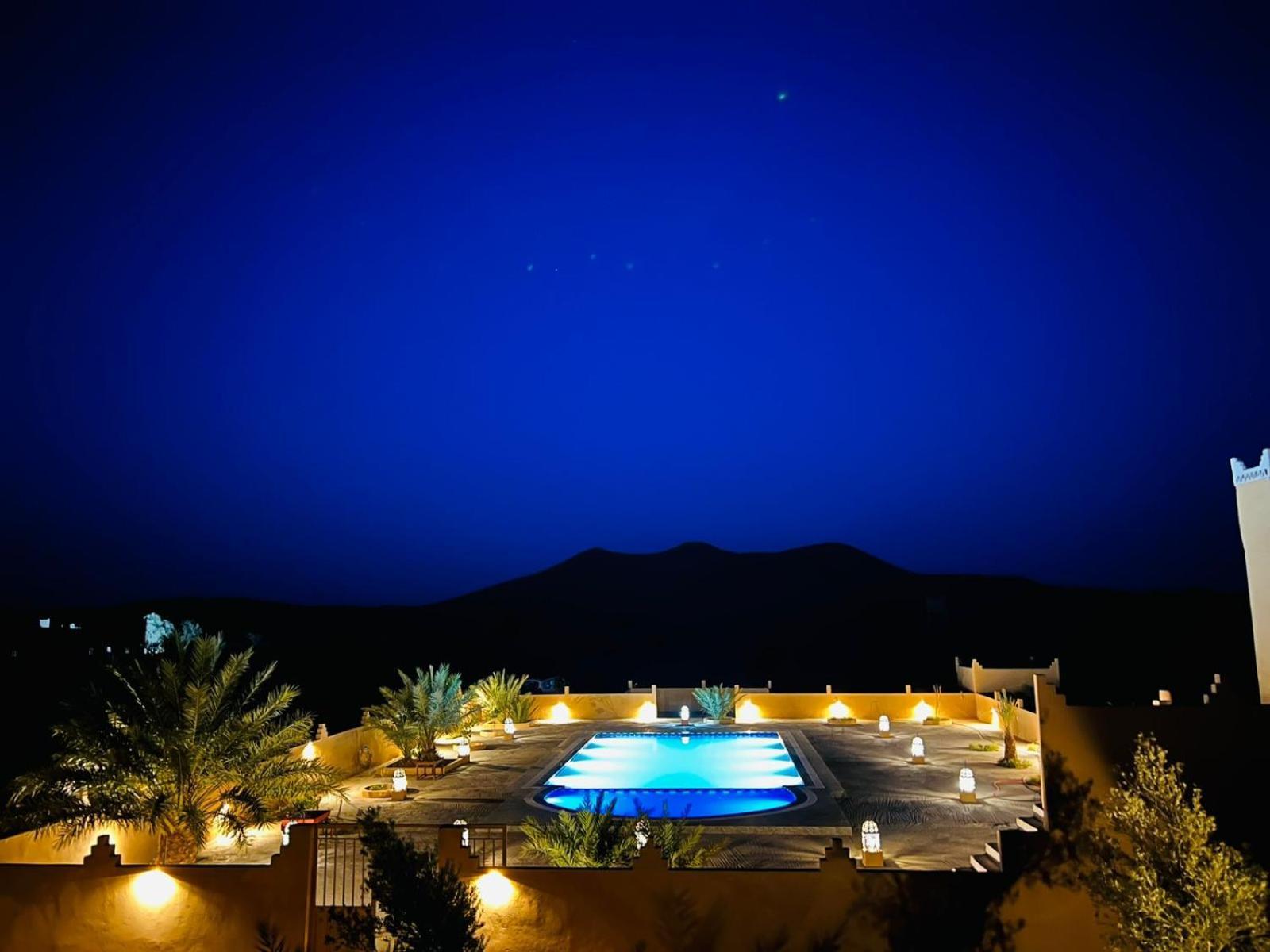 Hotel Camping Les Roses Des Dunes & Piscine 梅尔祖卡 外观 照片